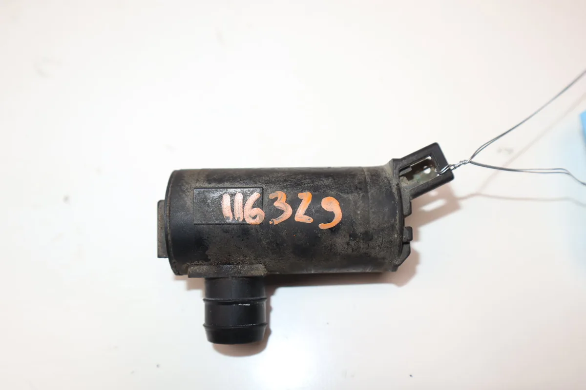 Pompe lave-glace avant Mazda 323 F VI (BJ) 2.0 td (1998-2001) 5 portes occasion