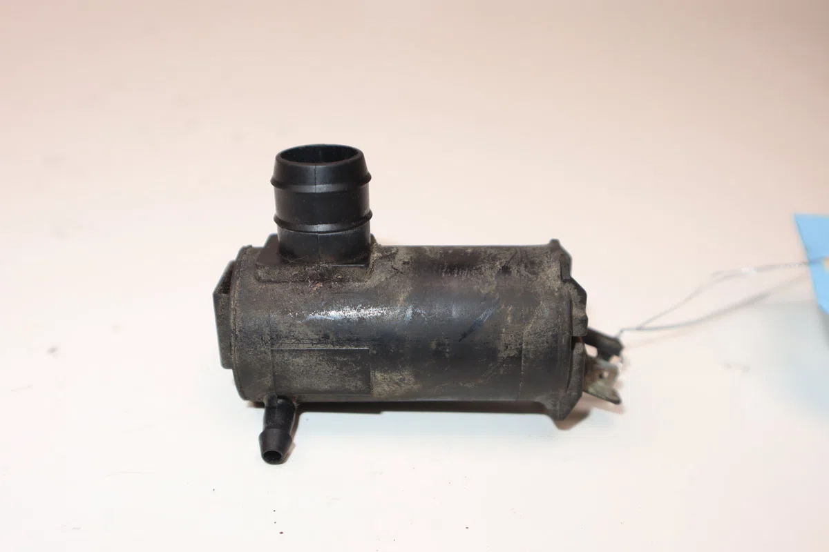 Pompe lave-glace avant Mazda 323 F VI (BJ) 2.0 td (1998-2001) 5 portes occasion