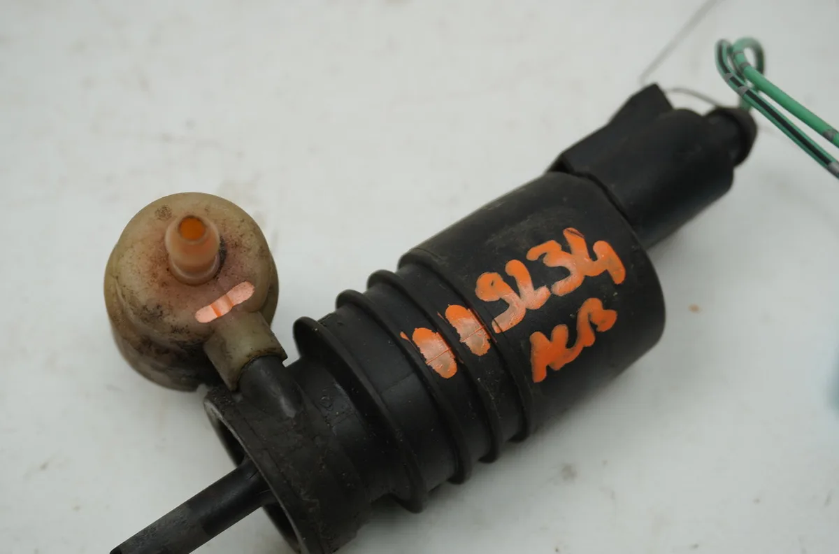 Pompe lave-glace avant Mitsubishi COLT VI (Z3_A, Z2_A) 1.3 (z21a) (2004-2012) occasion