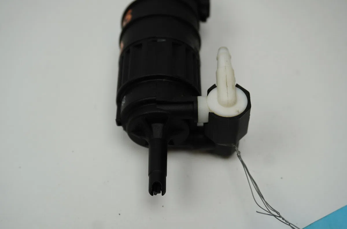 Pompe lave-glace avant Nissan ALMERA II Hatchback (N16) 1.8 (2000-2002) occasion