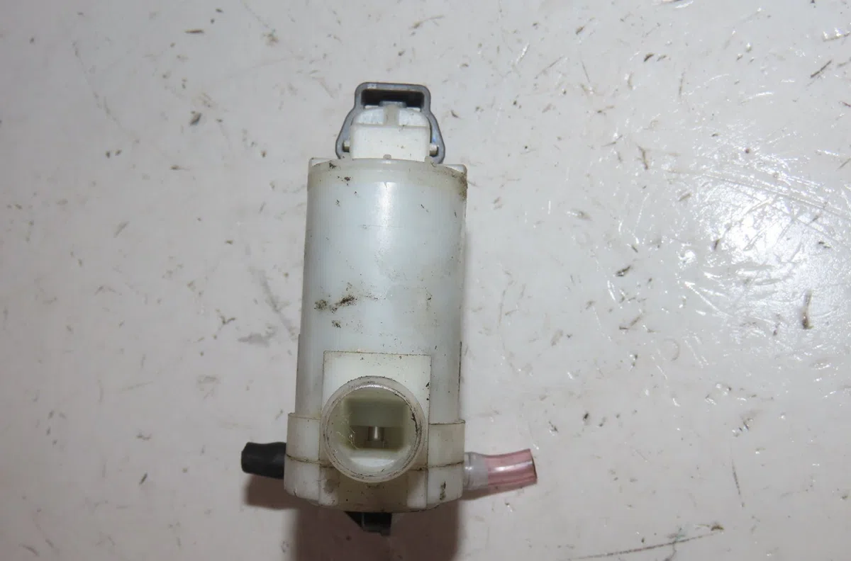 Pompe lave-glace avant Nissan LEAF (ZE0) Electric (2010) occasion