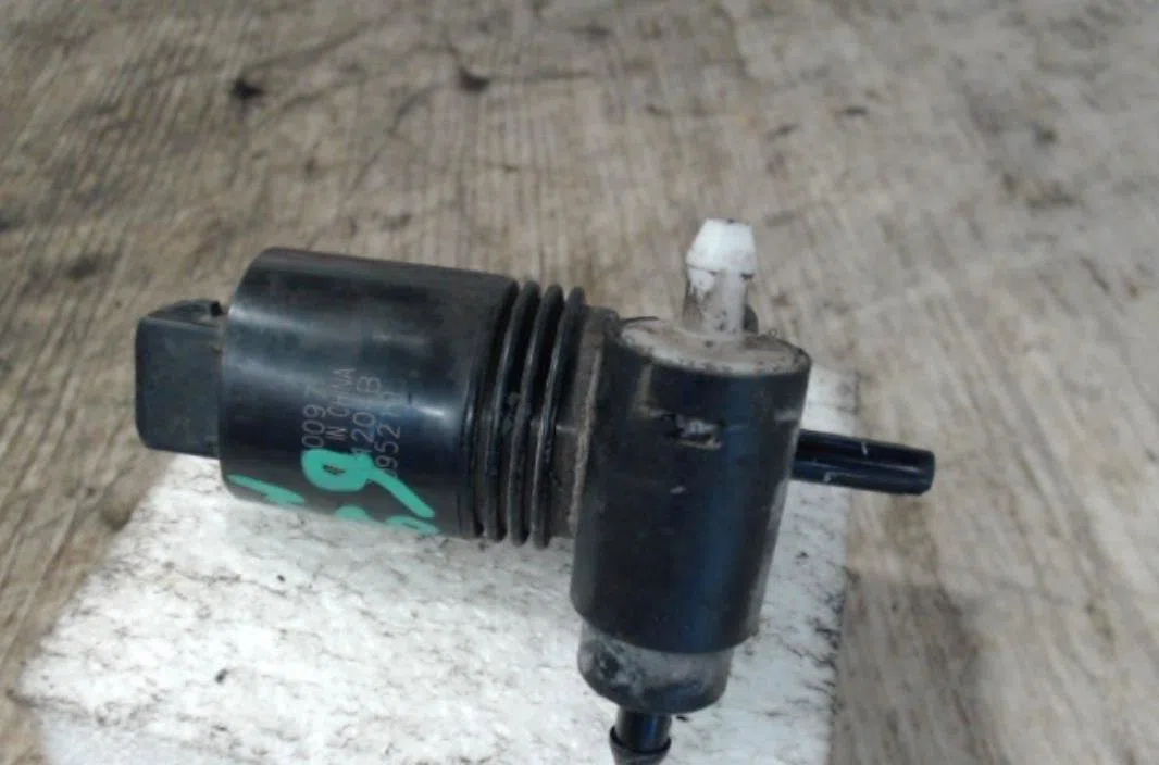 Pompe lave-glace avant NISSAN MICRA 3  MICRA 3 PHASE 3 occasion