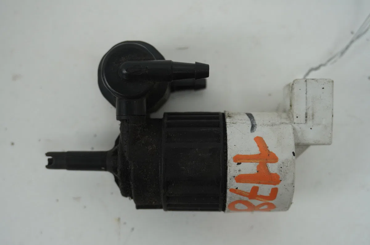 Pompe lave-glace avant Nissan MICRA II (K11) 1.0 i 16v (1992-2000) occasion