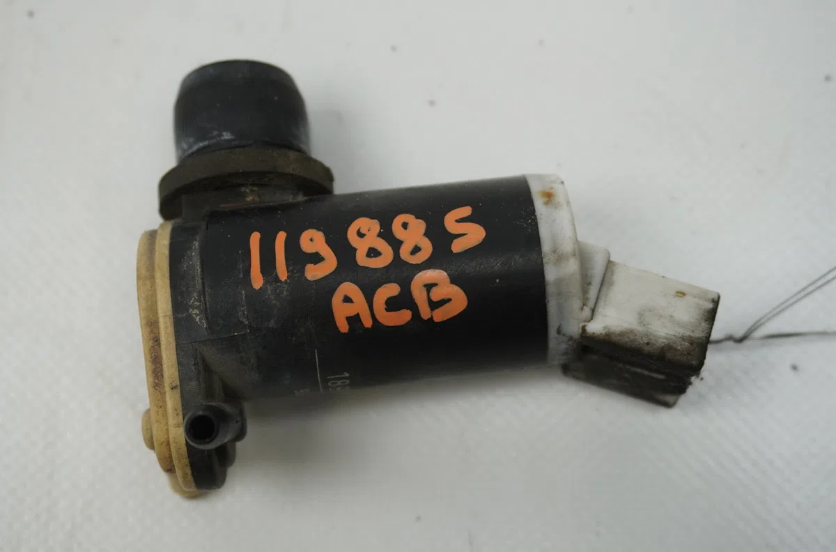 Pompe lave-glace avant Nissan PRIMERA Hatchback (P11) 2.0 td (1996-2002) occasion