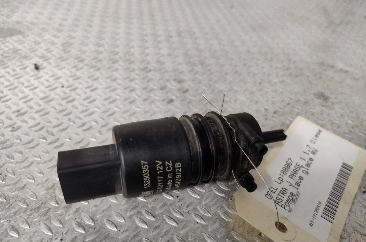 Pompe lave-glace avant OPEL ASTRA J ASTRA J PHASE 1 occasion