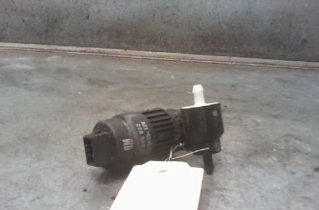 Pompe lave-glace avant OPEL CORSA 2002 occasion