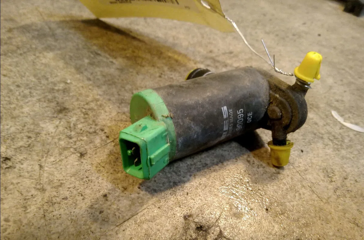 Pompe lave-glace avant Peugeot 306 3-5 portes (7A, 7C, N3, N5) 1.8 16v (1997-2001) occasion