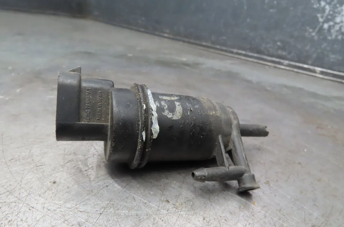 Pompe lave-glace avant RENAULT CLIO I 1997 occasion
