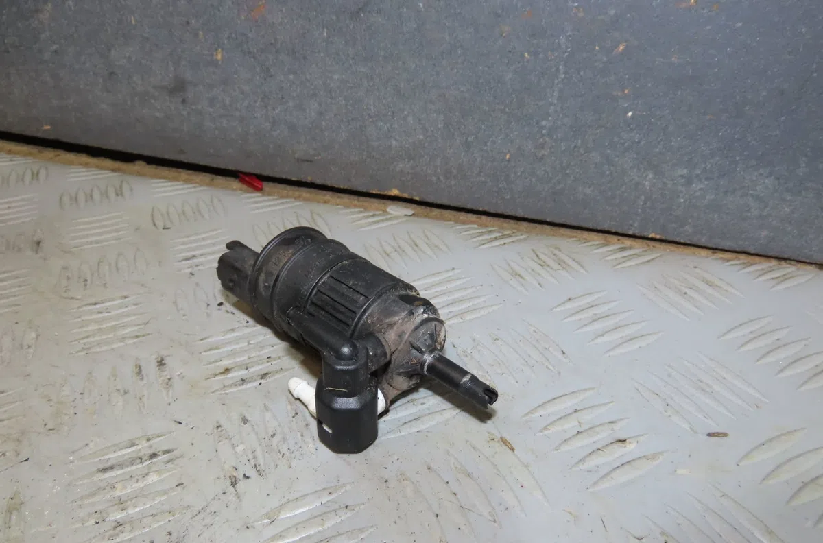 Pompe lave-glace avant Renault CLIO II (BB_, CB_) 1.4 (b-cb0c, b-cb0s) (1998-2005) occasion