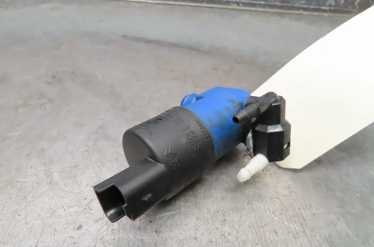 Pompe lave-glace avant Renault CLIO III (BR0-1, CR0-1) 1.2 16v (br0p, cr0p) (2007-2014) occasion