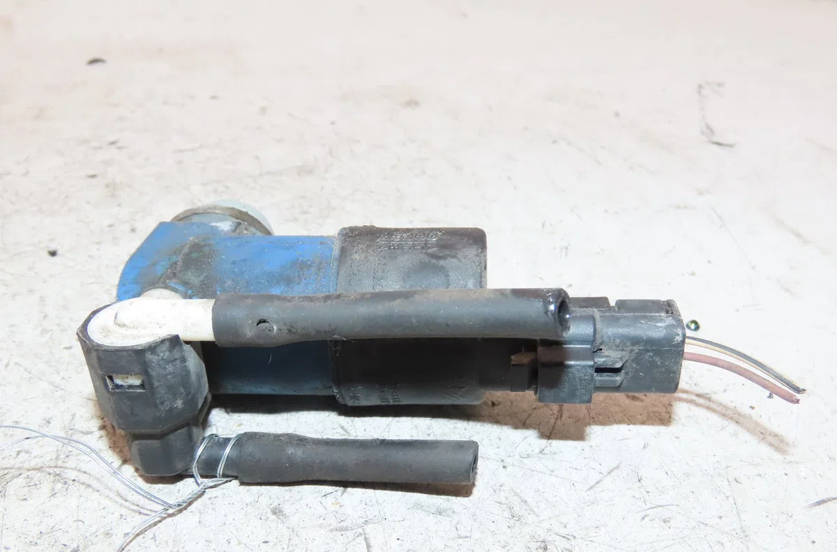 Pompe lave-glace avant Renault CLIO III (BR0-1, CR0-1) 1.5 dci (c-br0g, c-br1g) (2005-2012) 5 portes occasion