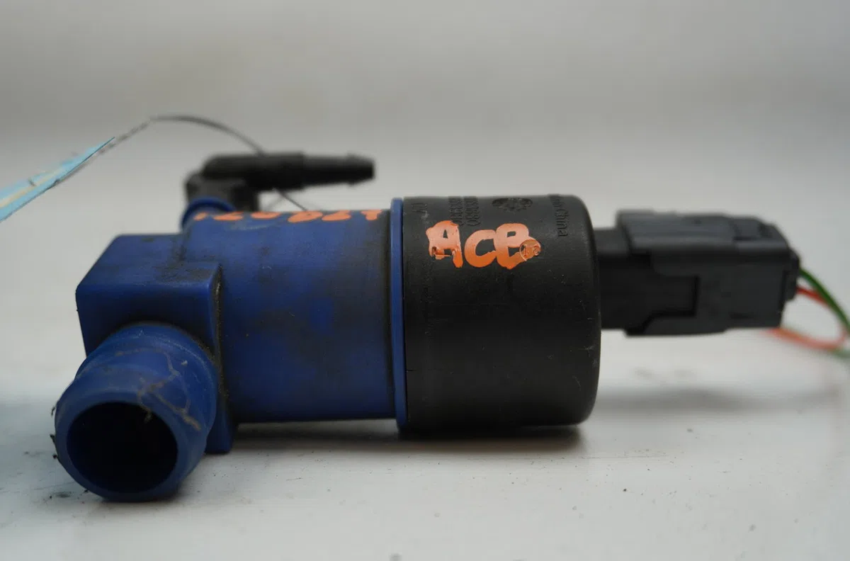 Pompe lave-glace avant Renault CLIO IV (BH_) 0.9 tce 90 (2012) 5 portes occasion