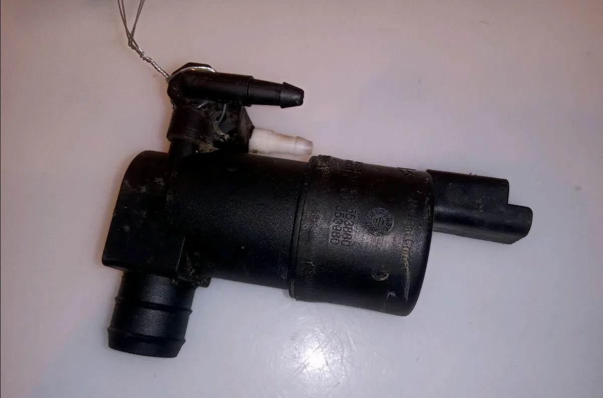 Pompe lave-glace avant Renault KANGOO - GRAND KANGOO II (KW0-1_) 1.5 dci 90 (kw05, kw08, kw0g, kw11) (2008) occasion