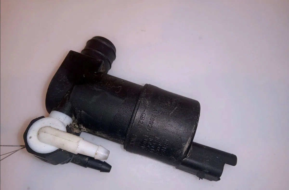 Pompe lave-glace avant Renault KANGOO - GRAND KANGOO II (KW0-1_) 1.5 dci 90 (kw05, kw08, kw0g, kw11) (2008) occasion