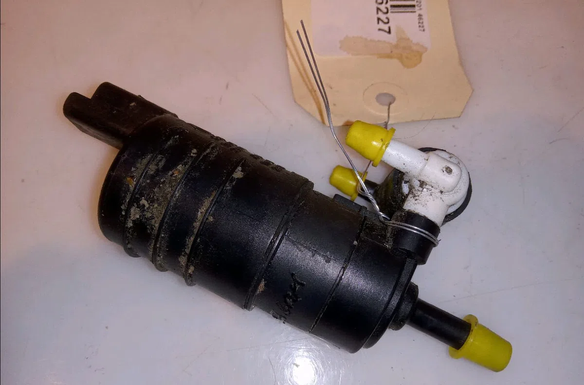 Pompe lave-glace avant Renault KANGOO (KC0-1_) D 65 1.9 (kc0e, kc02, kc0j, kc0n) (1997-2001) occasion