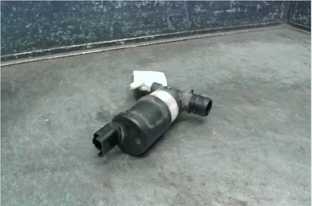 Pompe lave-glace avant Renault LAGUNA III (BT0-1) 2.0 dci (bt07, bt0j, bt14, bt1a, bt1s) (2007-2015) 5 portes occasion