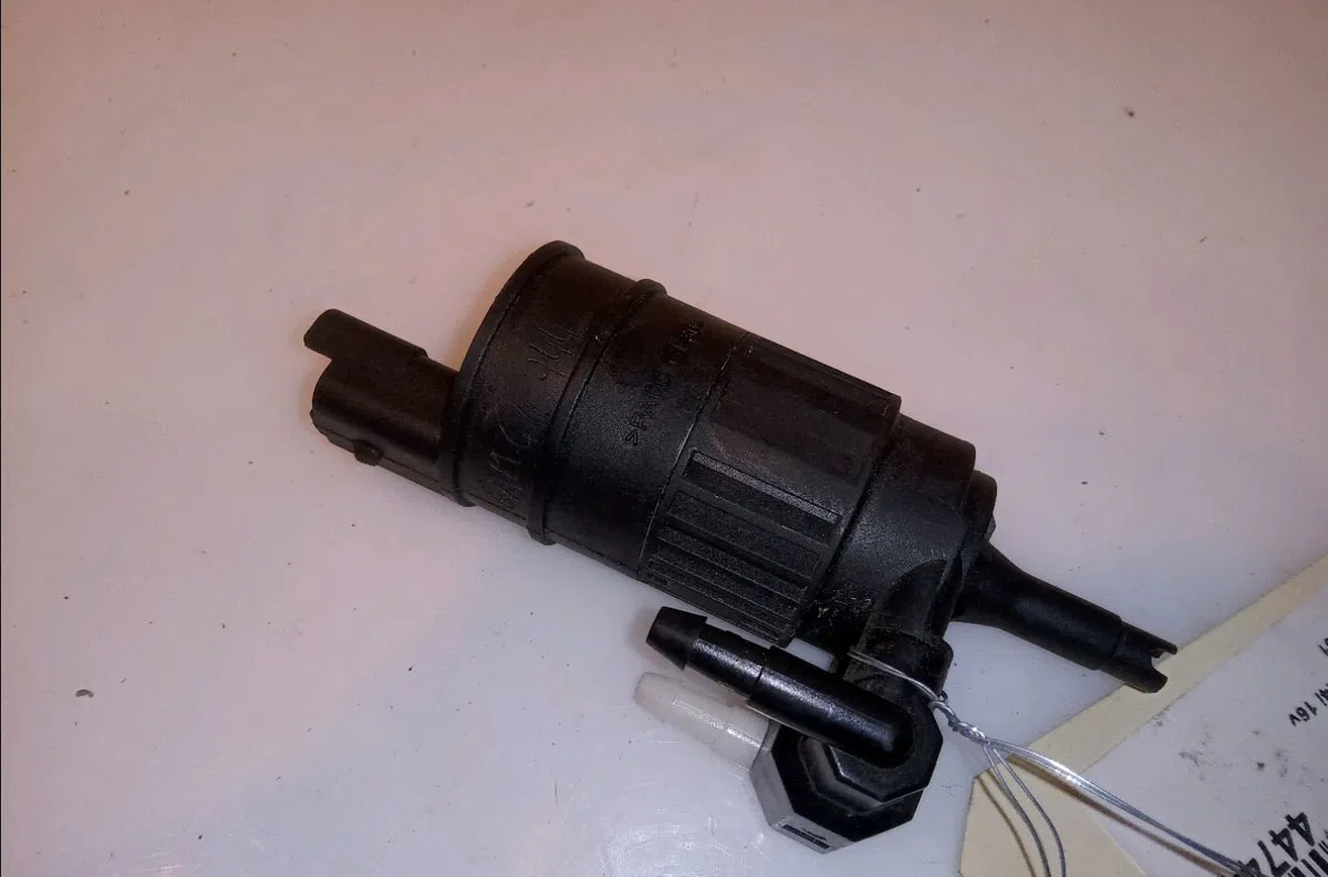 Pompe lave-glace avant Renault MEGANE I (BA0-1_) 1.4 16v (ba0d, ba1h, ba0w, ba10) (1999-2003) occasion