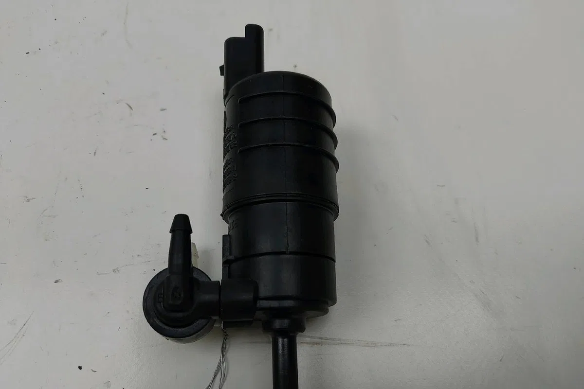Pompe lave-glace avant Renault MEGANE I (BA0-1_) 1.6 16v (ba04, ba0b, ba11, ba1j, ba16, ba19, ba1k, ba1v,... (1999-2002)