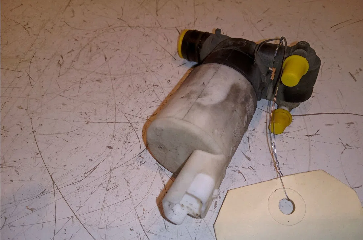 Pompe lave-glace avant Renault MEGANE II (BM0-1_, CM0-1_) 1.5 dci (bm0f, bm0t, bm2b, cm0f, cm0t) (2002-2008) 5 portes oc