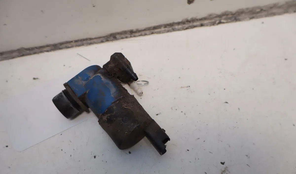 Pompe lave-glace avant Renault TWINGO II (CN0_) 1.2 (cn0d) (2007-2014) 3 portes occasion