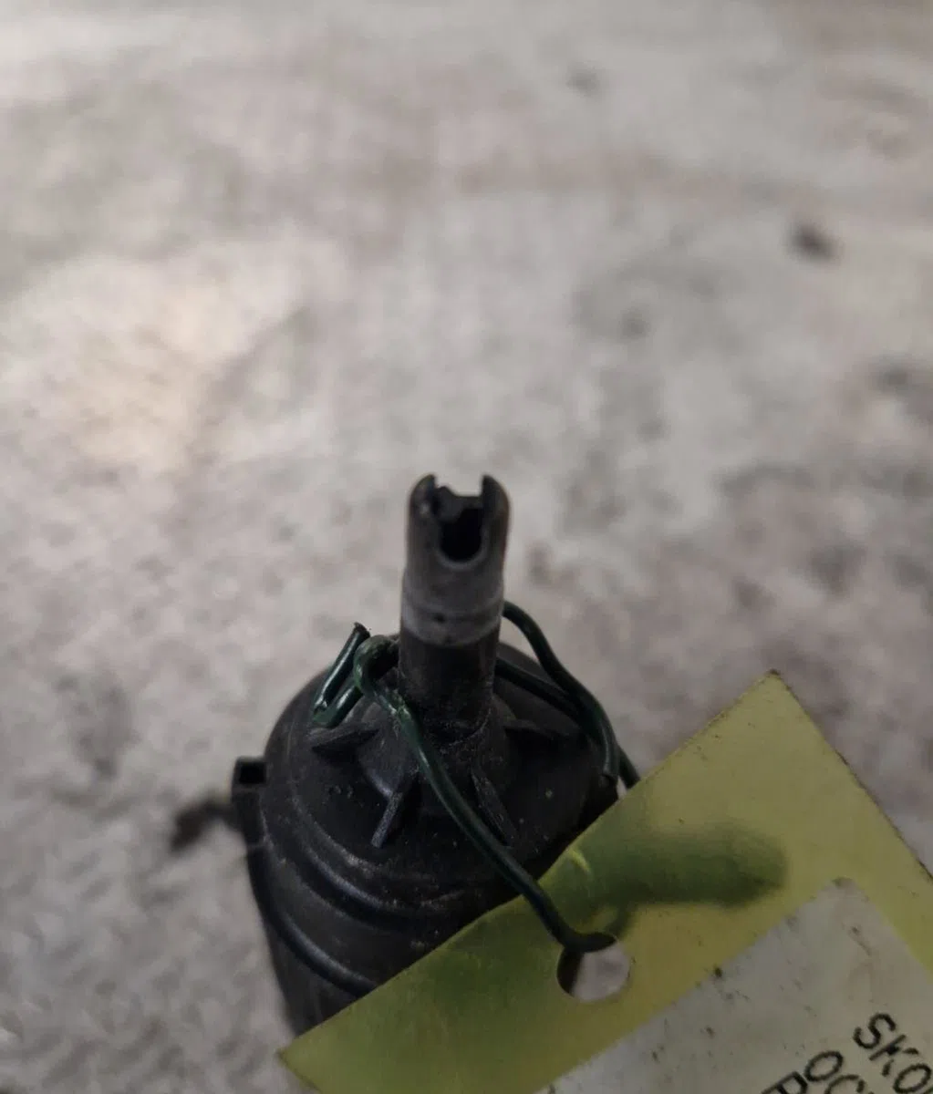 Pompe lave-glace avant Skoda OCTAVIA I (1U2) 1.9 tdi (1996-2010) occasion