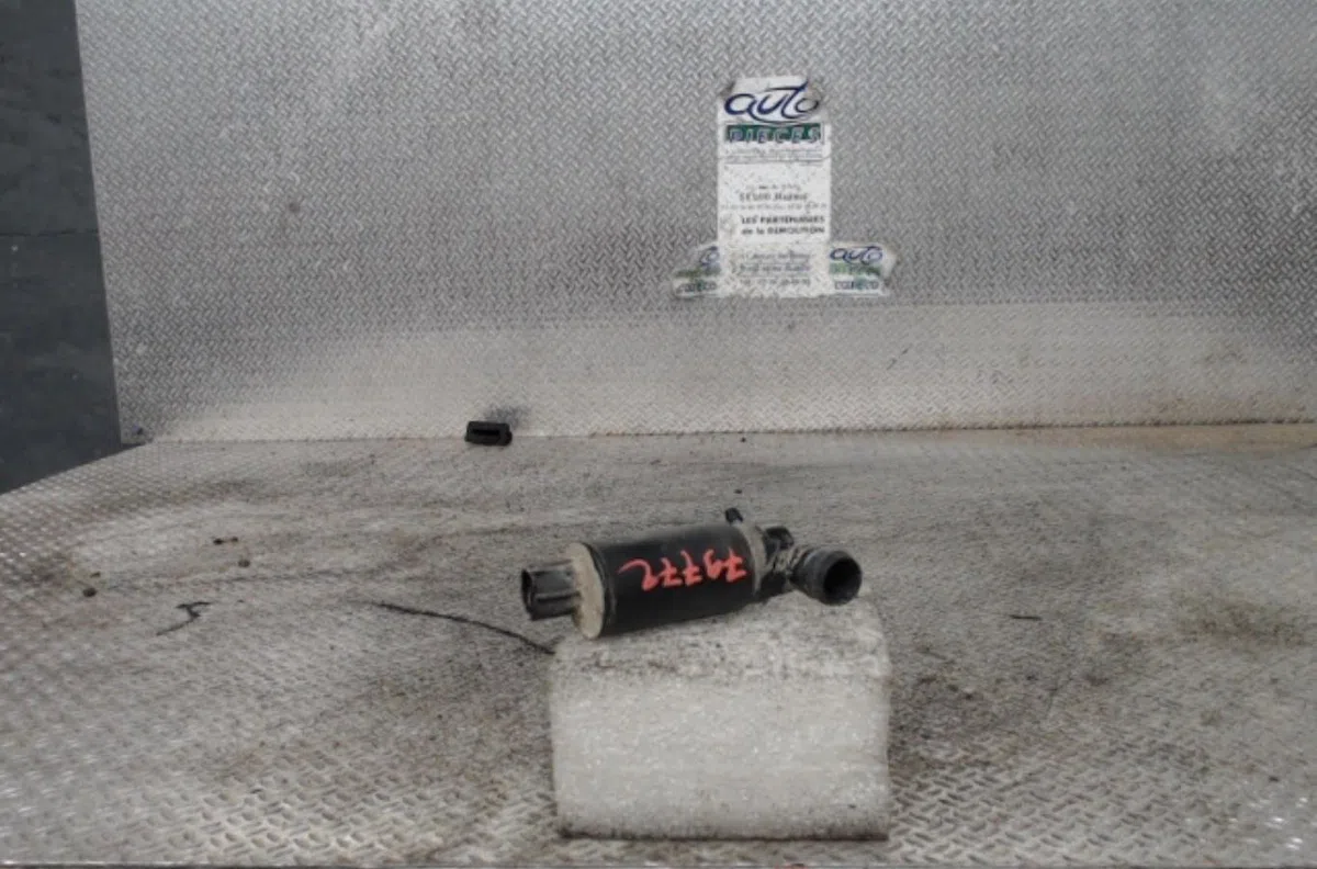 Pompe lave-glace avant TOYOTA AVENSIS 2  AVENSIS 2 PHASE 1 occasion