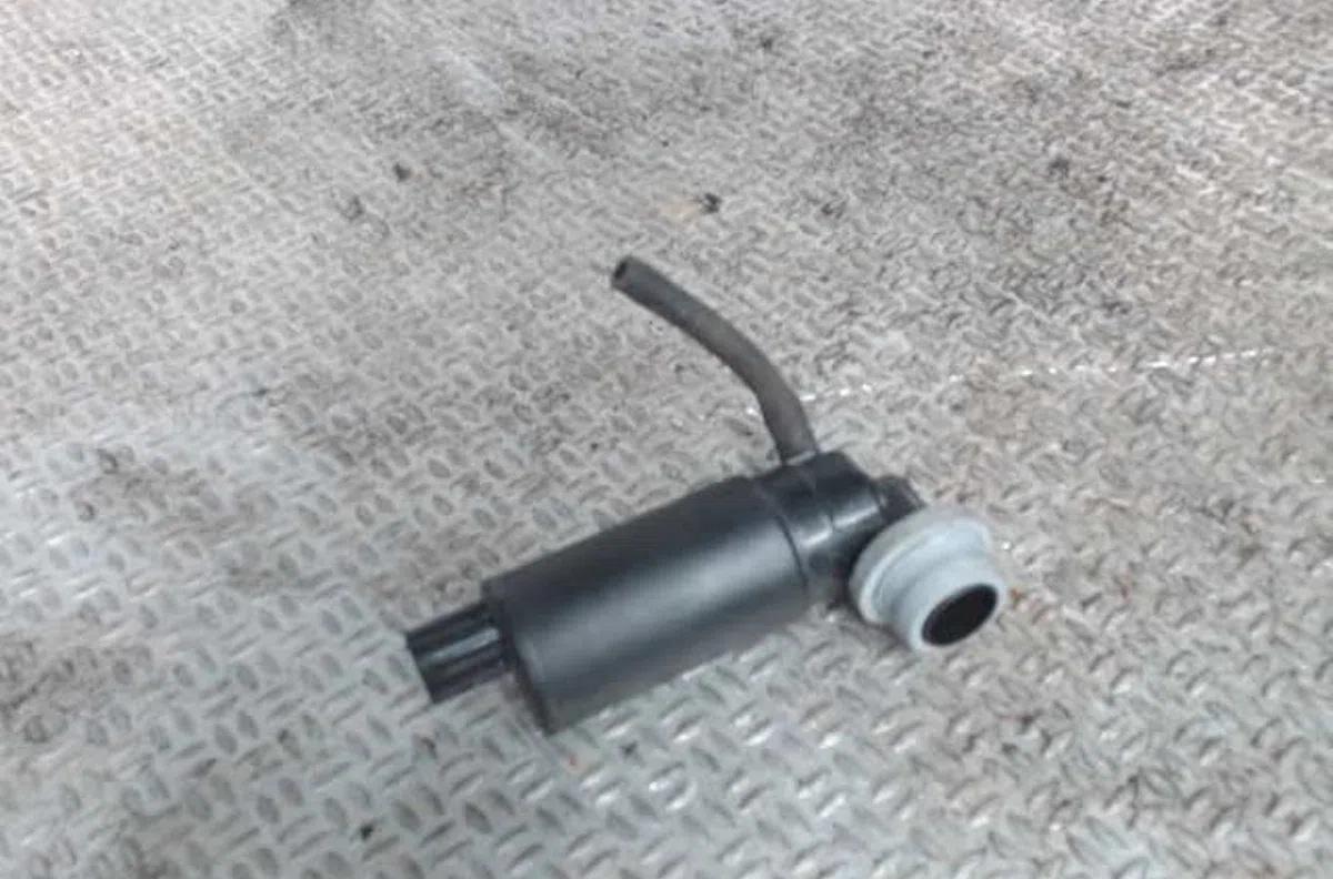 Pompe lave-glace avant TOYOTA COROLLA VERSO 2  COROLLA VERSO 2 PHASE 2 occasion