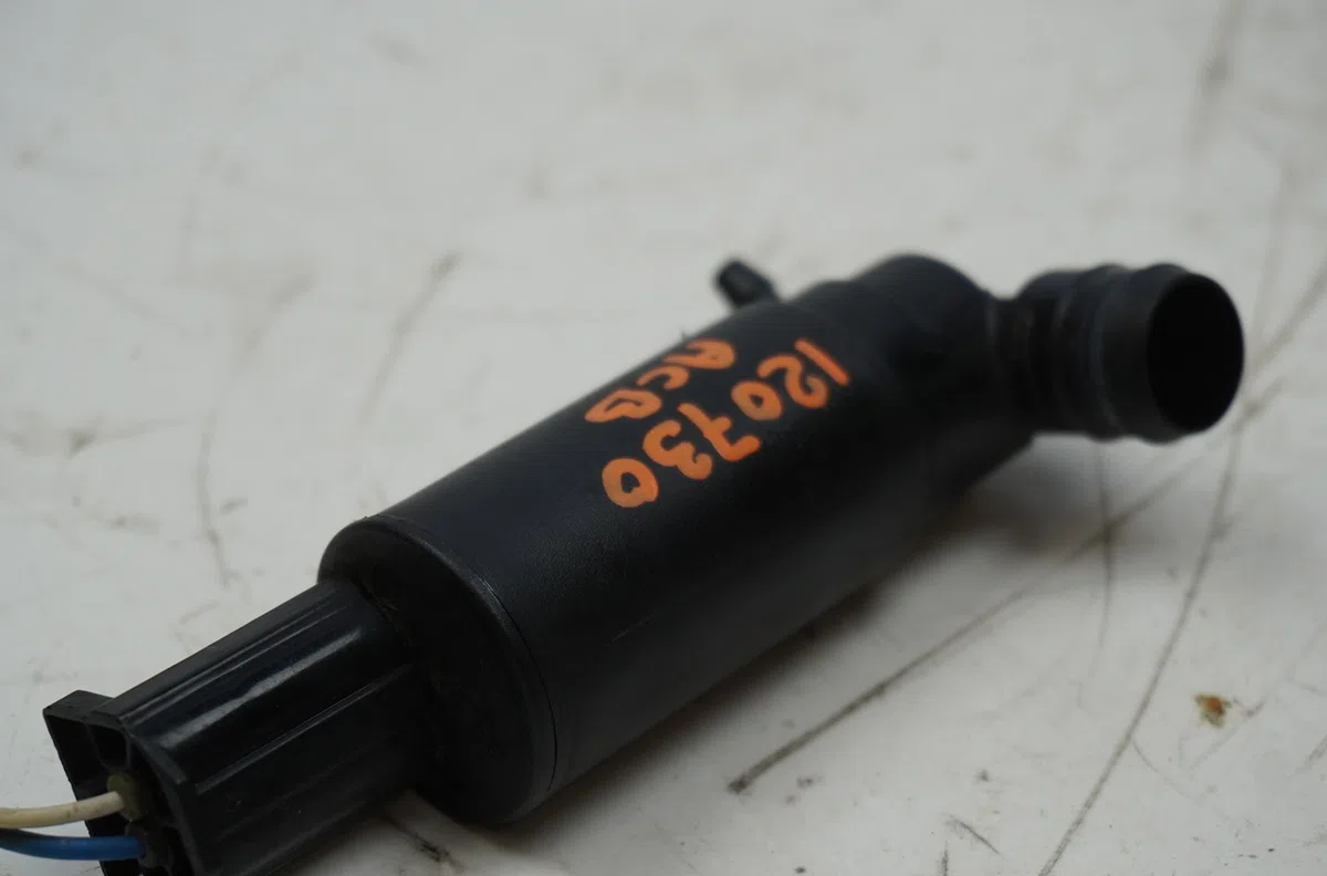 Pompe lave-glace avant Toyota COROLLA Verso (ZER_, ZZE12_, R1_) 2.2 d-4d (aur10_) (2005-2009) 5 portes occasion