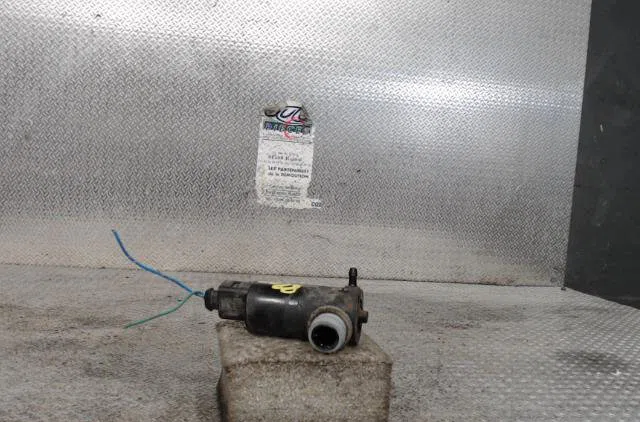 Pompe lave-glace avant TOYOTA YARIS 2  YARIS 2 PHASE 1 occasion