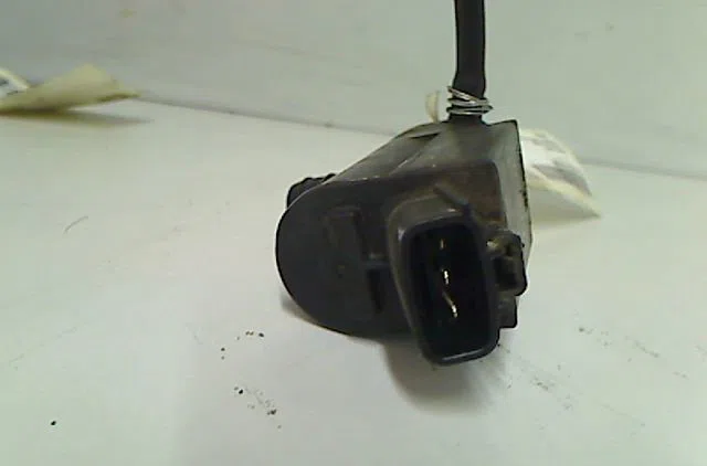 Pompe lave-glace avant TOYOTA YARIS occasion
