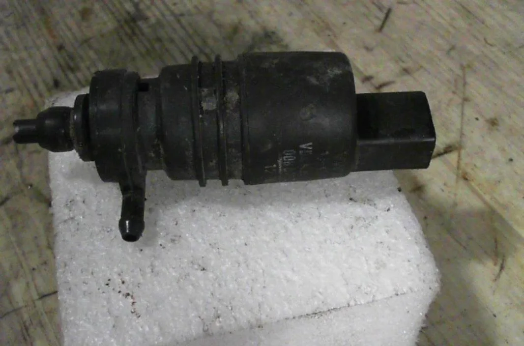 Pompe lave-glace avant Volkswagen BORA I (1J2) 1.9 tdi (1998-2005) occasion