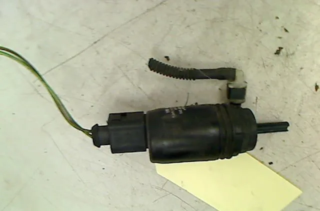 Pompe lave-glace avant Volkswagen CADDY III Camionnette-Monospace (2KA, 2KH, 2CA, 2CH) 2.0 sdi (2004-2010) occasion