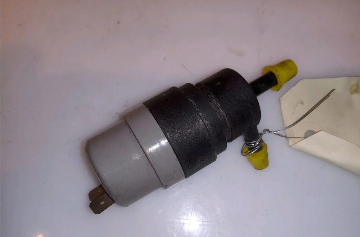Pompe lave-glace avant Volkswagen GOLF I (17) 1.1 (1974-1983) occasion