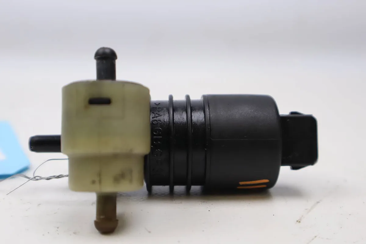 Pompe lave-glace avant Volkswagen GOLF III (1H1) 1.8 (1991-1997) 5 portes occasion