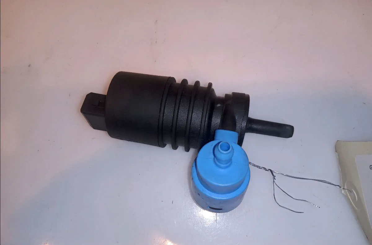 Pompe lave-glace avant Volkswagen GOLF III (1H1) 1.9 tdi (1993-1997) occasion