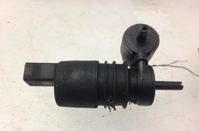 Pompe lave-glace avant VOLKSWAGEN GOLF IV 1998 occasion