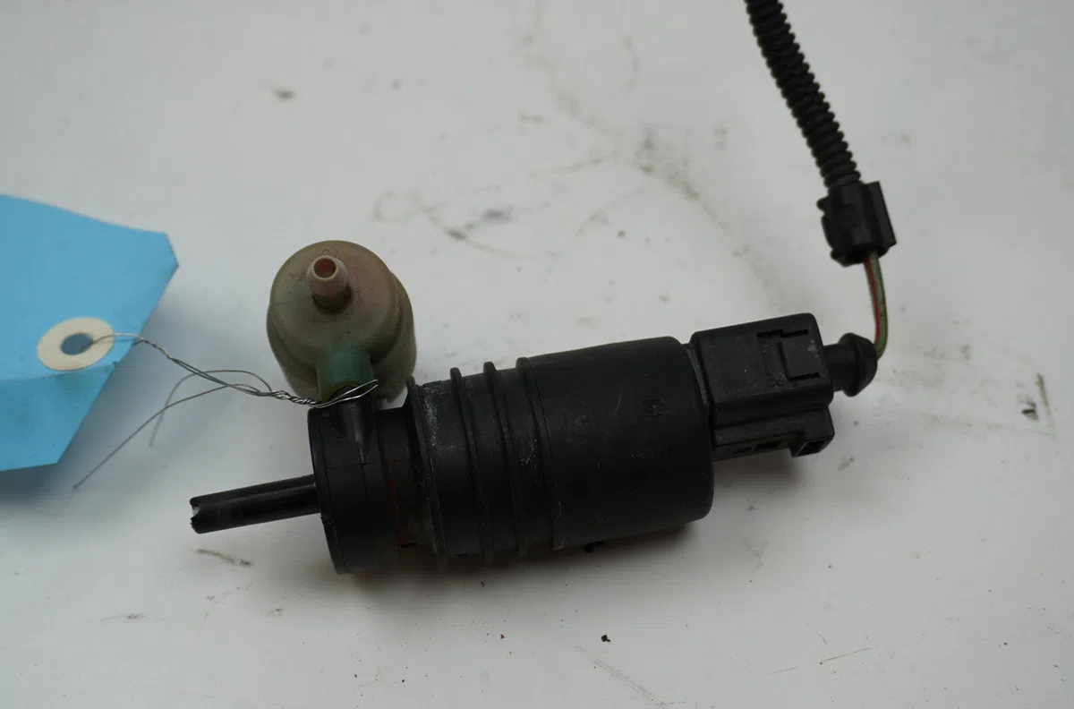 Pompe lave-glace avant Volkswagen GOLF IV (1J1) 1.9 tdi (1997-2004) occasion