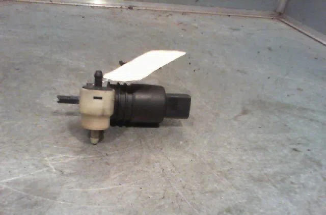 Pompe lave-glace avant VOLKSWAGEN GOLF IV 2000 occasion