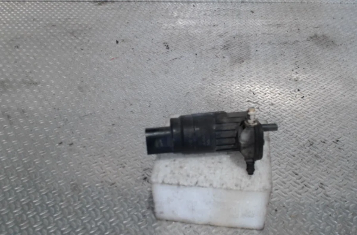 Pompe lave-glace avant Volkswagen GOLF PLUS V (5M1, 521) 1.9 tdi (2005-2009) 5 portes occasion
