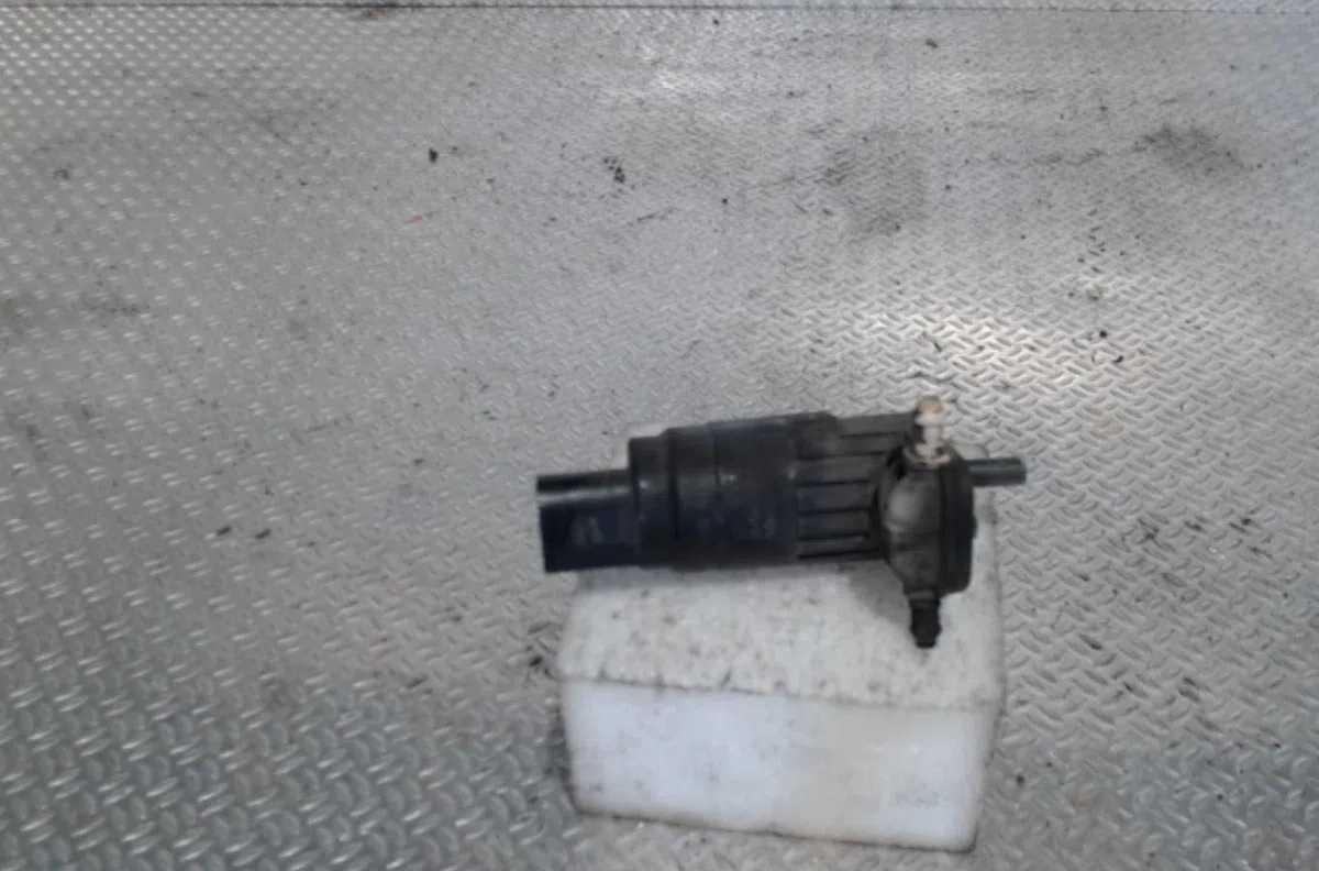 Pompe lave-glace avant Volkswagen GOLF PLUS V (5M1, 521) 1.9 tdi (2005-2009) 5 portes occasion
