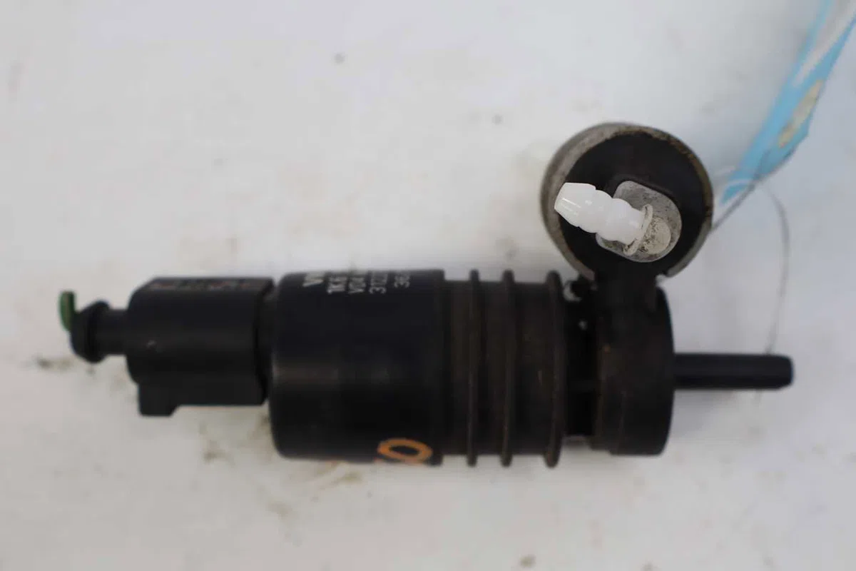 Pompe lave-glace avant Volkswagen GOLF VI (5K1) 2.0 tdi 4motion (2009-2012) occasion