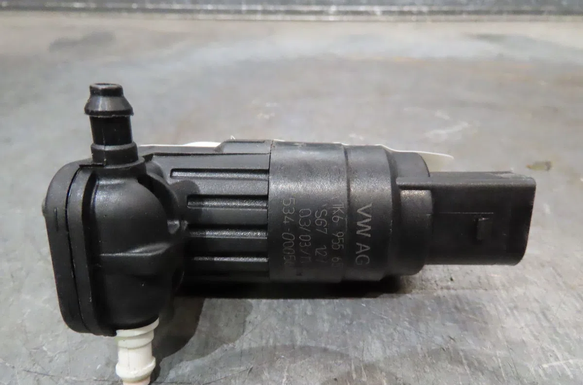 Pompe lave-glace avant VOLKSWAGEN POLO 2011 occasion