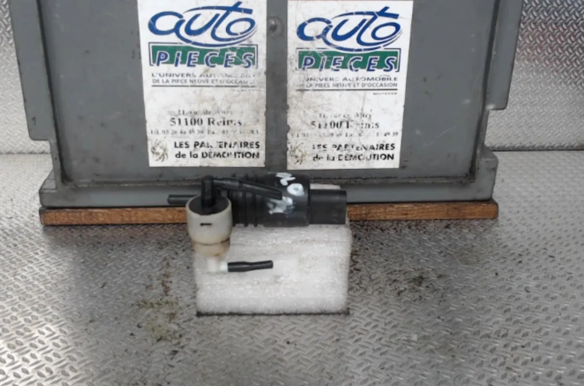 Pompe lave-glace avant VOLKSWAGEN POLO 4 POLO 4 PHASE 1 occasion