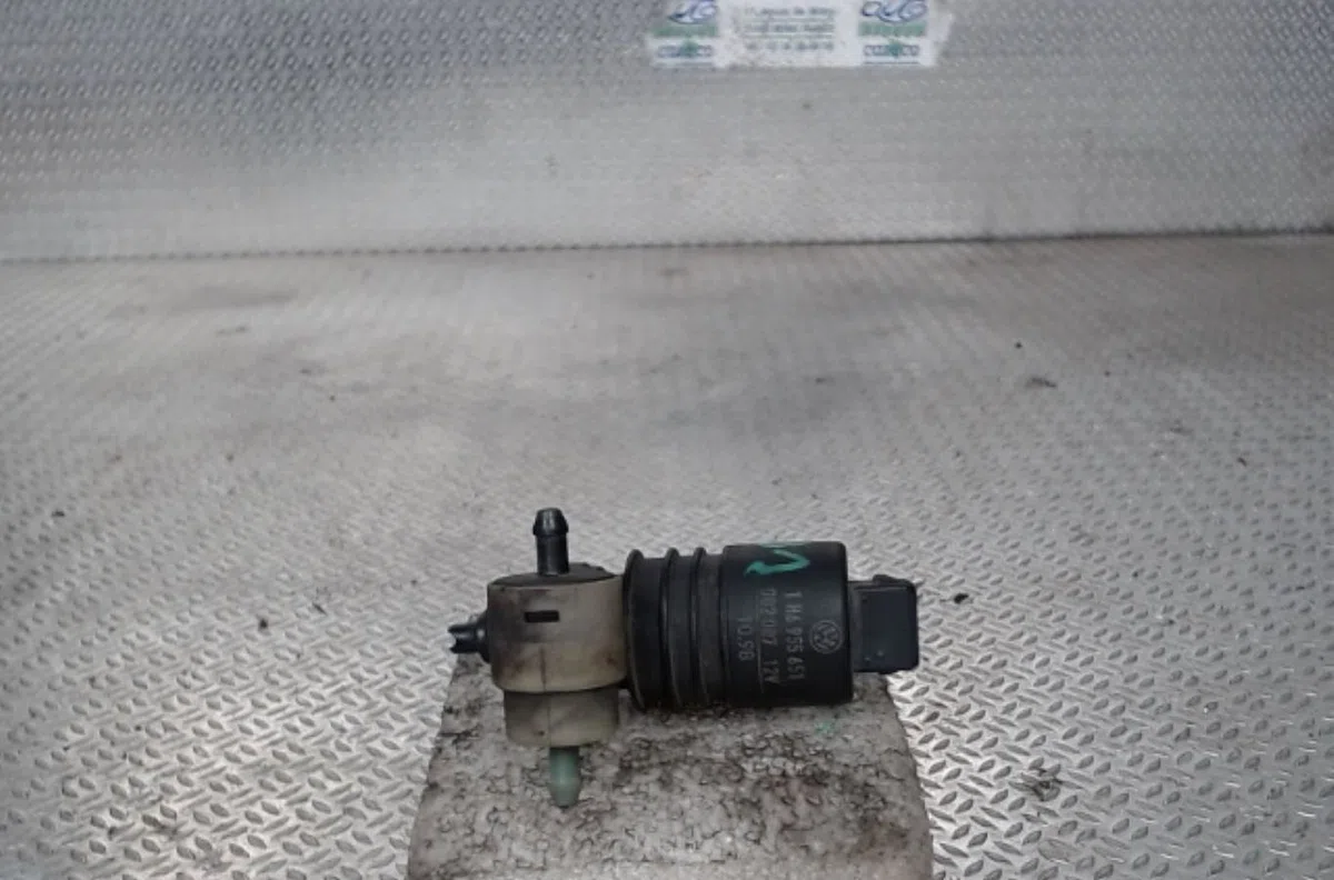 Pompe lave-glace avant Volkswagen TRANSPORTER IV Autobus-Autocar (70B, 70C, 7DB, 7DK, 70J, 70K 2.5 tdi (1995-2003) occas