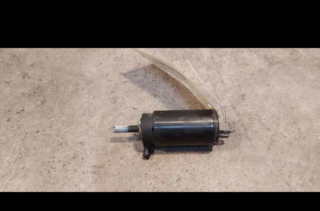 Pompe lave-glace avant Volkswagen TRANSPORTER IV Camionnette (70A, 70H, 7DA, 7DH) 2.4 d (1990-1998) occasion
