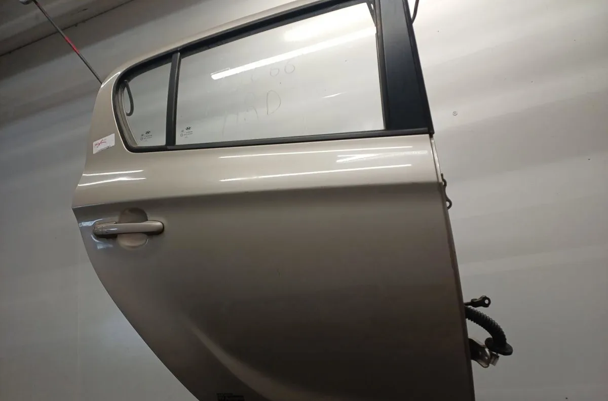 Porte arrière droite HYUNDAI I 20 1 PHASE 1 occasion