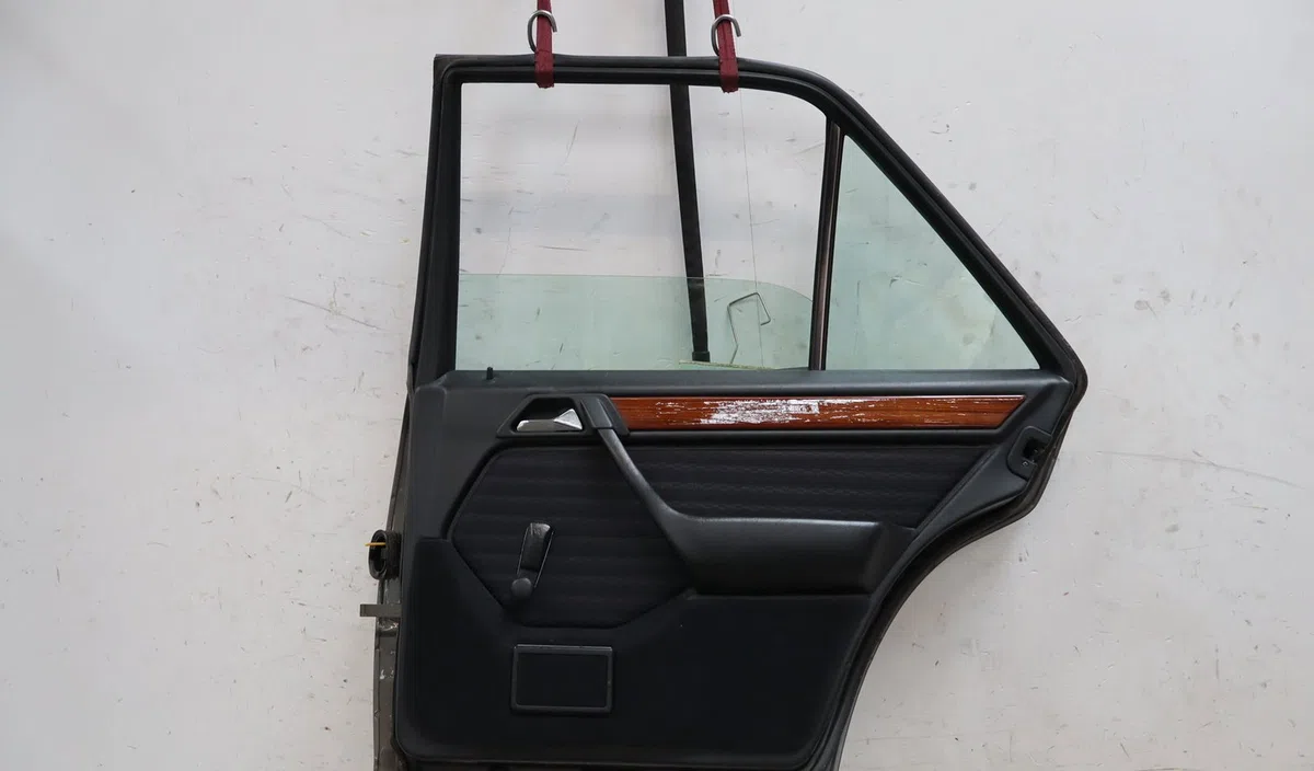 Porte arrière droite Mercedes-benz 124 A trois volumes (W124) 230 e (124.023) (1984-1992) occasion