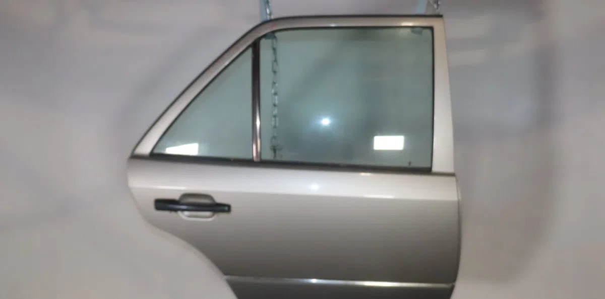 Porte arrière droite Mercedes-benz 124 A trois volumes (W124) 230 e cat (124.023) (1989-1993) occasion
