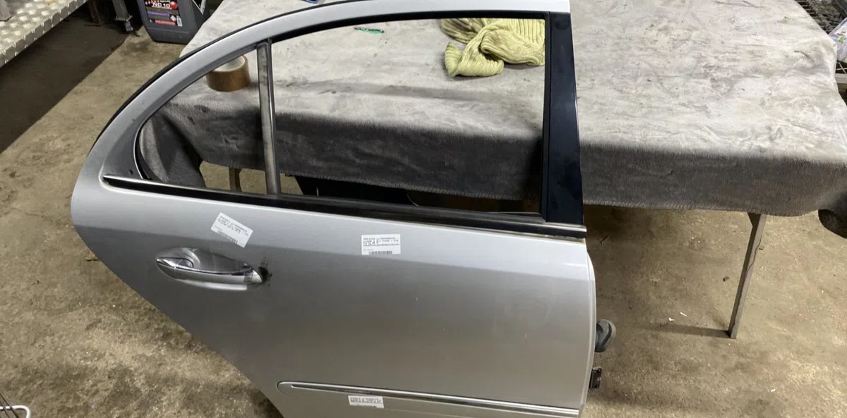 Porte arrière droite MERCEDES CLASSE E 211 PHASE 1 occasion