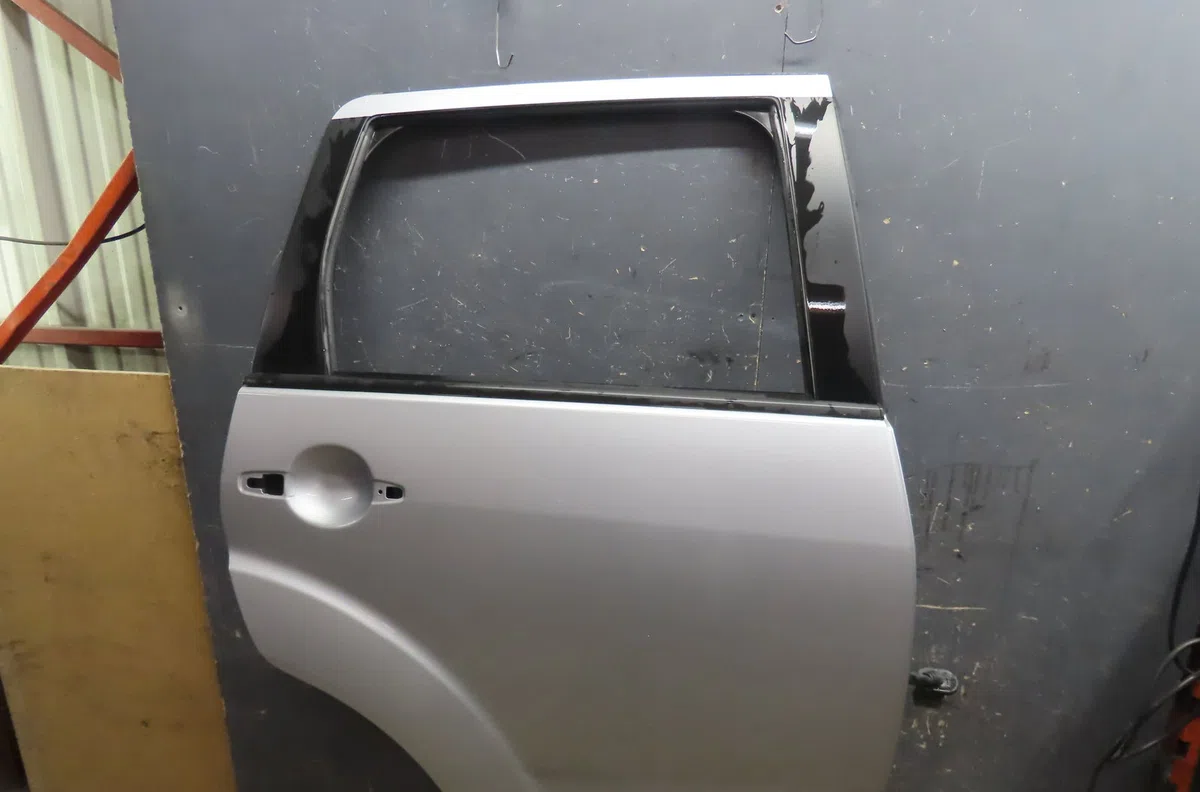 Porte arrière droite Mitsubishi OUTLANDER II (CW_W) 2.0 di-d (cw8w) (2007-2012) occasion
